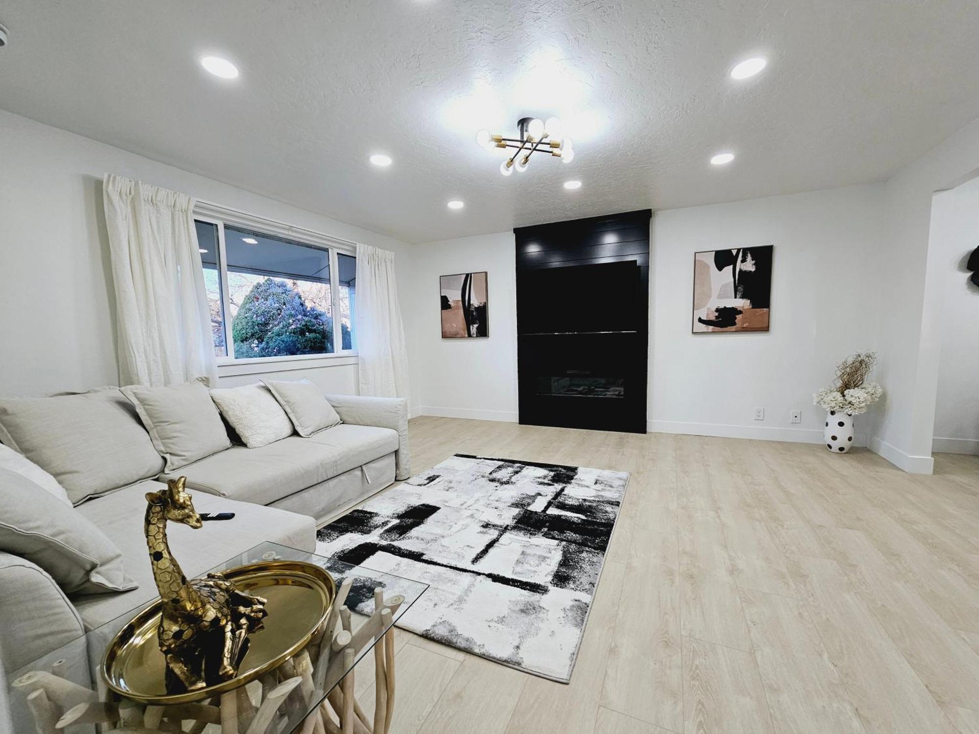 Luxury Getaway Close To Skiing Hiking In Slc サンディ エクステリア 写真