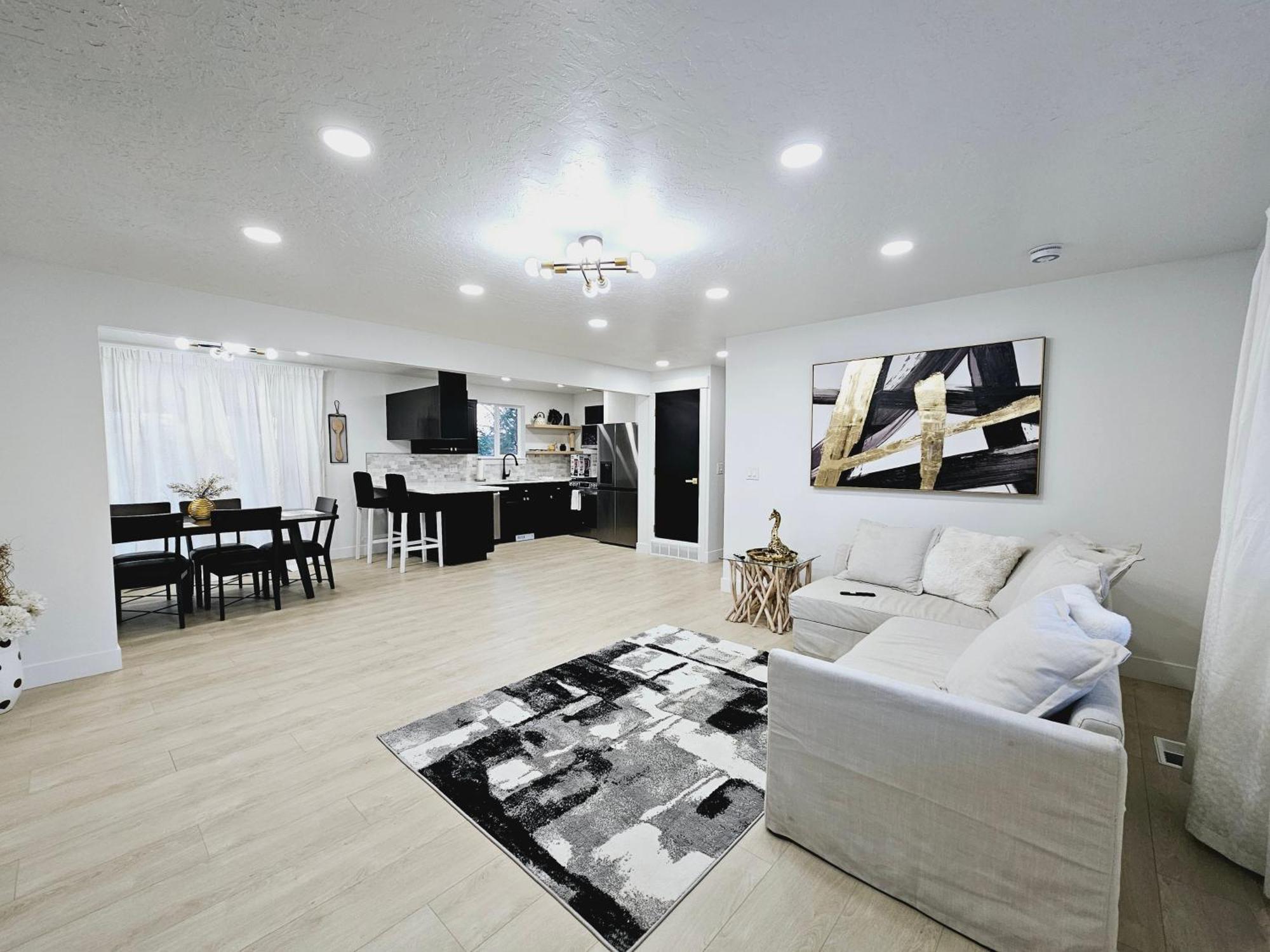 Luxury Getaway Close To Skiing Hiking In Slc サンディ エクステリア 写真